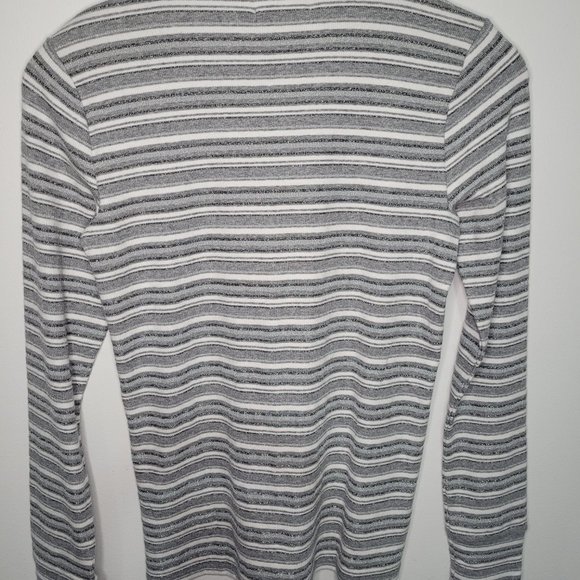 GAP Long Sleeve Tee - Picture 3 of 5